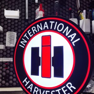 International Harvester skilt med lys